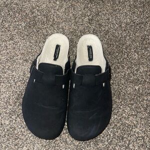 Black clog sandals! Like new condition
